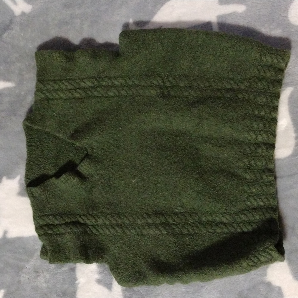 Green cropped short sleeve sweater